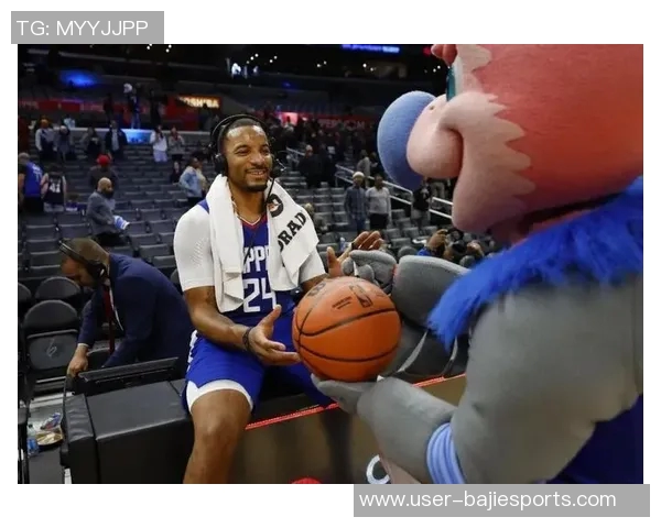 鲍威尔上半场表现稳定6投3中三分球命中率高达66贡献11分2篮板3助攻