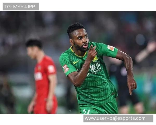 巴坎布门前绝佳机会中横梁球员自投自破成意外进球 巴坎布门前绝佳机会中横梁球员自投自破成意外进球