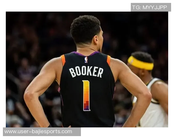 布克下半场狂砍23分揭秘：脱掉紧身防护短裤后活动自如