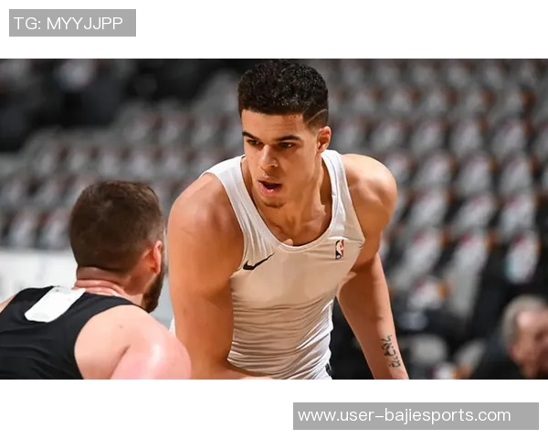 太铁了！小迈克尔波特半场三分球5中0仅拿7分2板2助