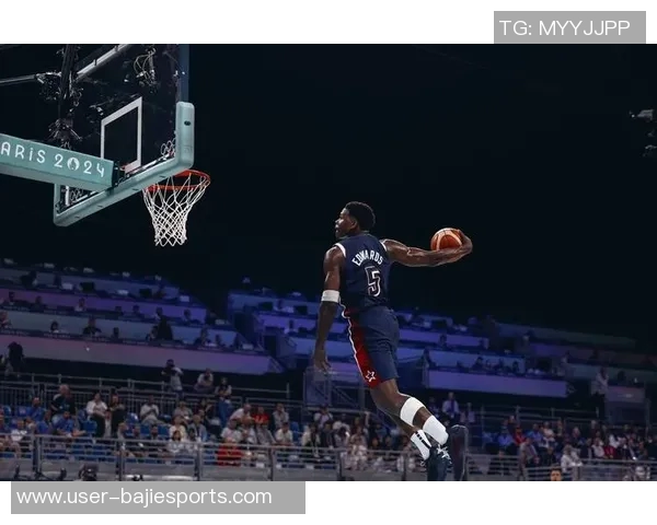 爱德华兹首节表现抢眼8投4中三分球命中率高达40贡献14分助力球队进攻 爱德华兹首节表现抢眼8投4中三分球命中率高达40贡献14分助力球队进攻